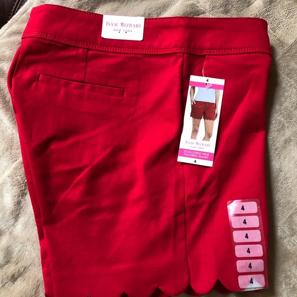 Isaac Mizrahi New York Scalloped Hem Tailored Short 5” inseam. Size 4. Lipstick. - Picture 6 of 8